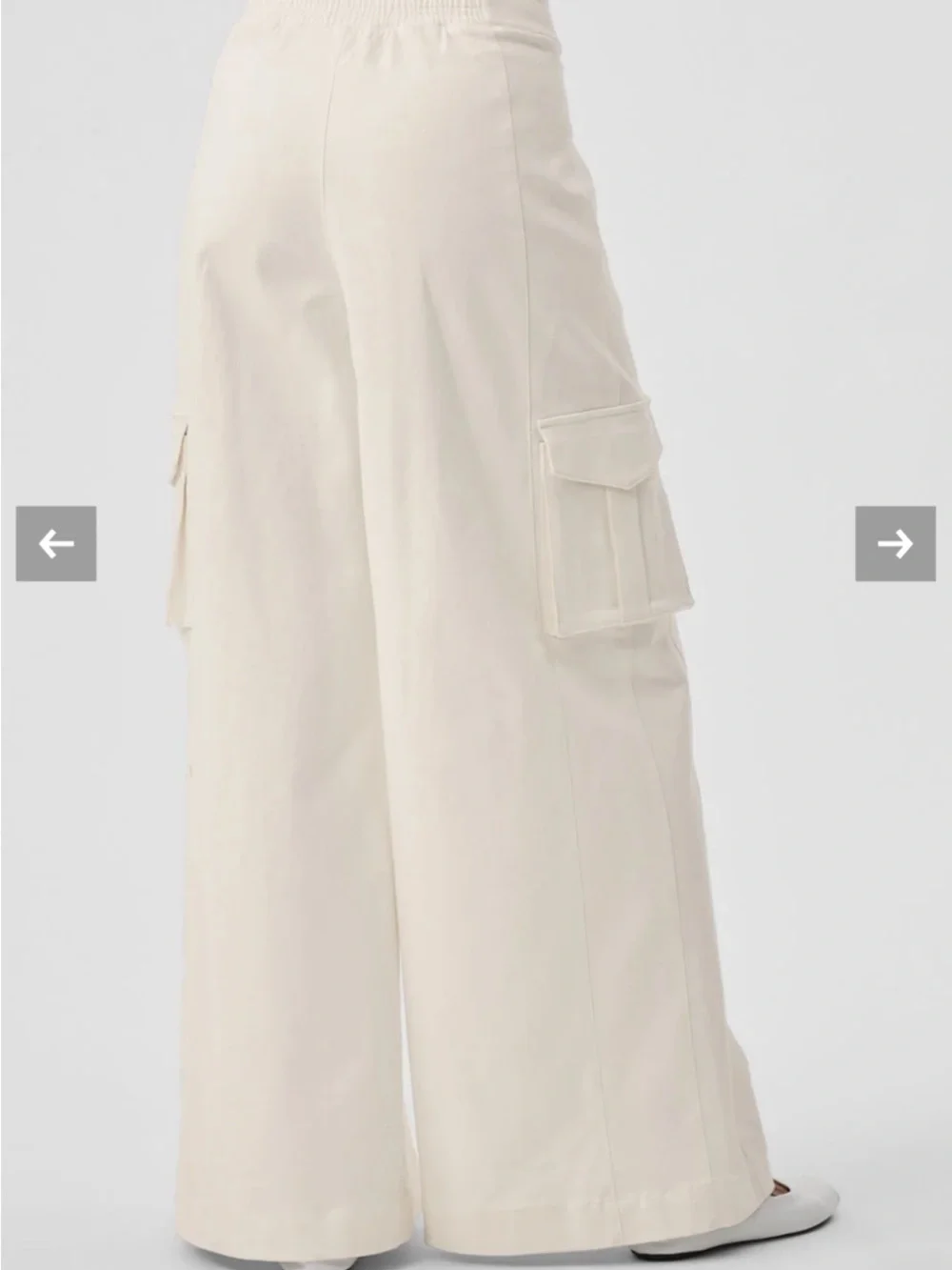 ALO Yoga Wide-Leg Cargo Pants in Cream